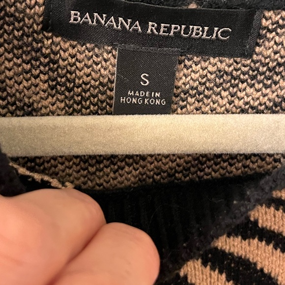 Banana republic black and tan Zebra sweater - Picture 2 of 3